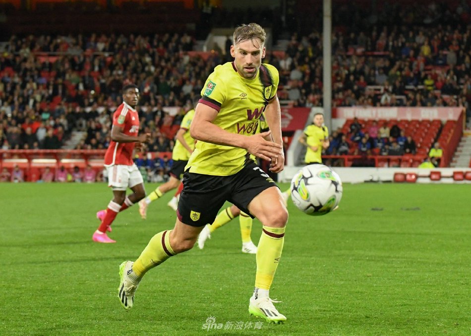 作为国际足 作为国际足