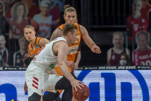 择大脚趟球 择大脚趟球